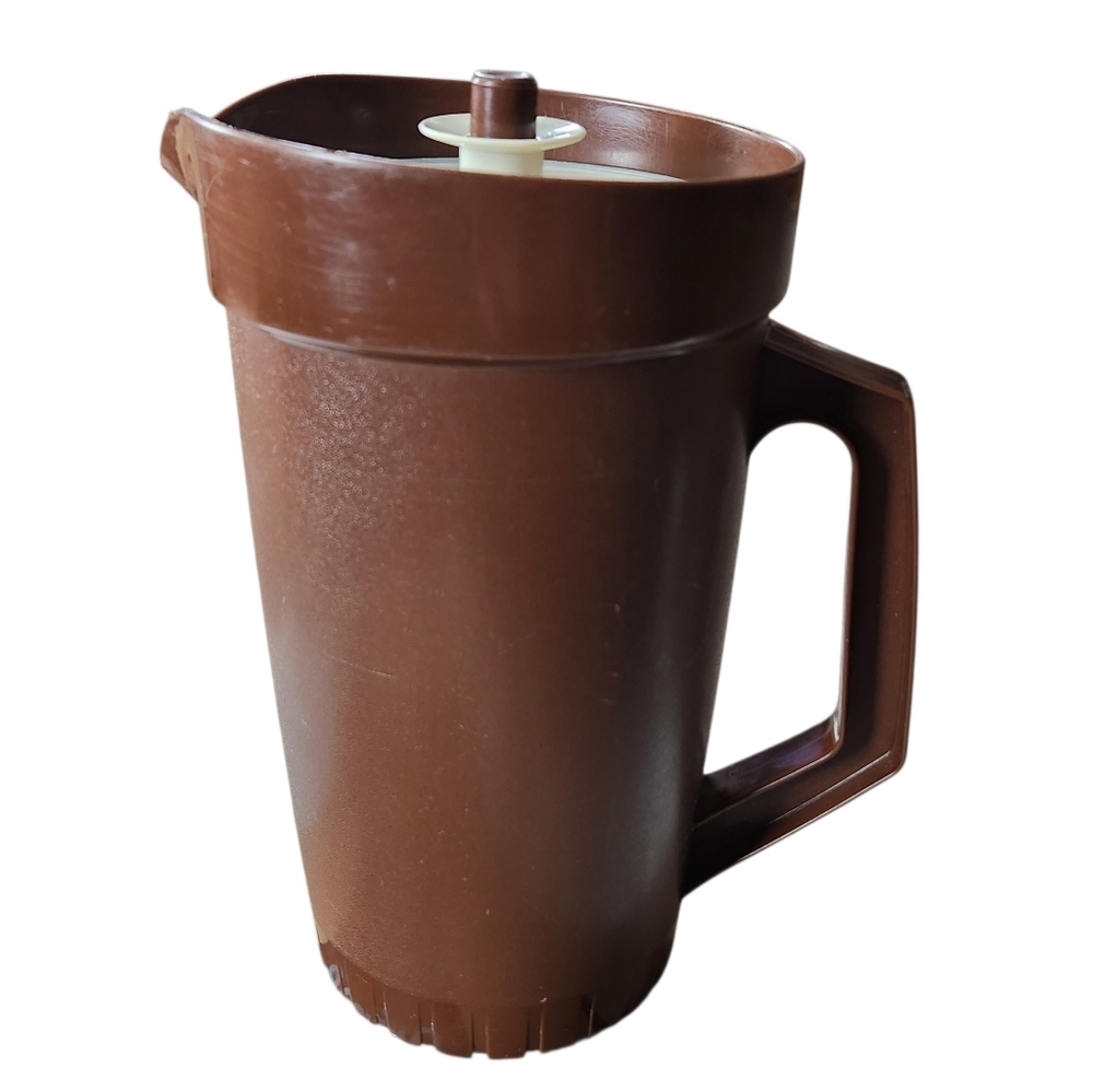 Vintage Tupperware 2 Quart Pitcher with Push Button Lid